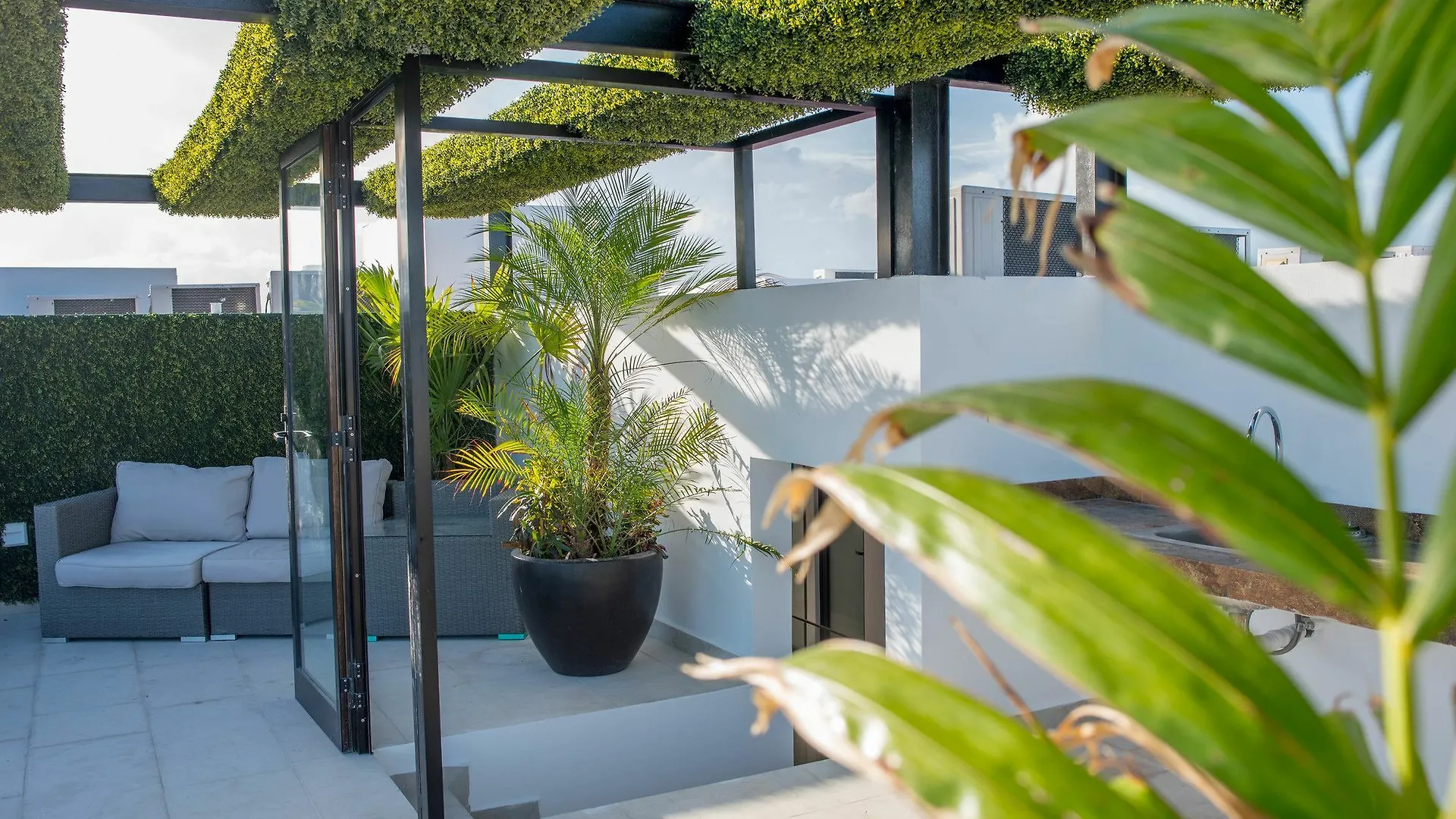 Menesse 32 Luxury Apartments By Mikitito Rentals Playa del Carmen